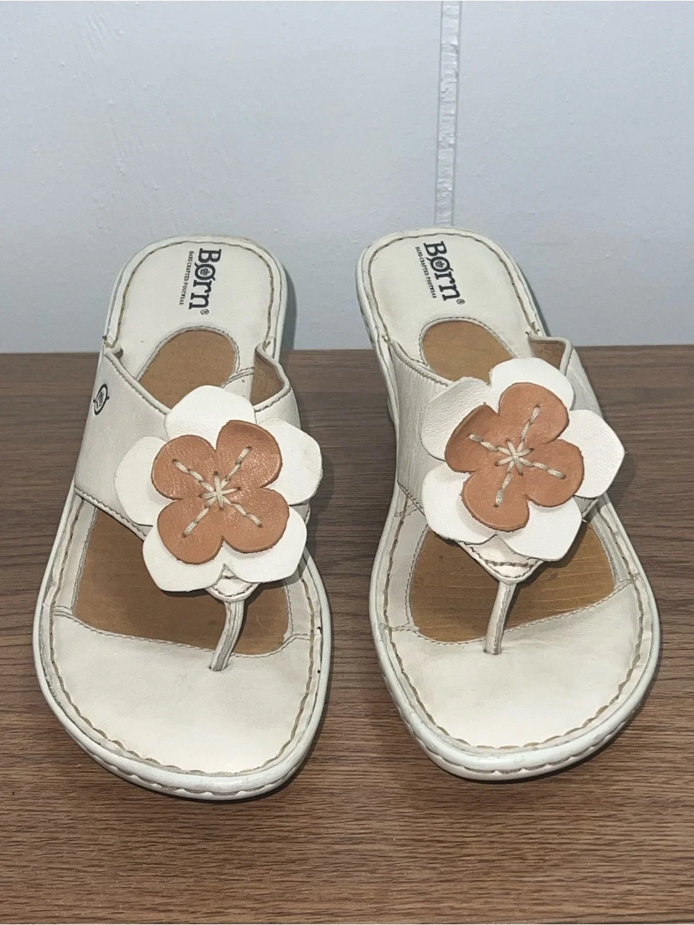 Born Tease White Cream Leather Floral Wedge Sandals Women’s Size 8